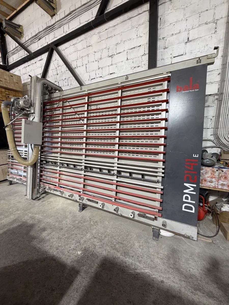 Вертикальный панельный станок Bala DPM 2141 E — рабочее поле для раскроя листов